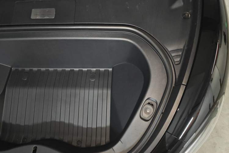 Used Xiaomi Auto SU7 Ultra 2025 Ultra Model Engine Bay Left