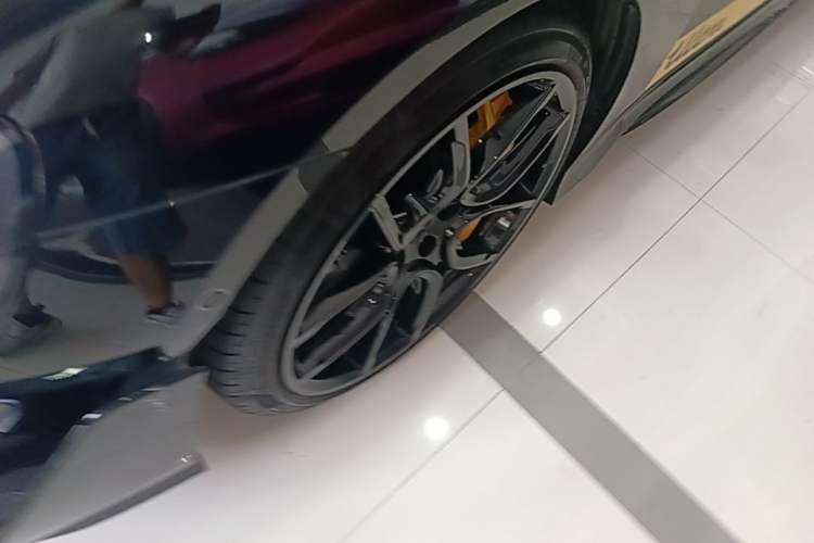 Used Xiaomi Auto SU7 Ultra 2025 Ultra Model Left Front Wheel Hub