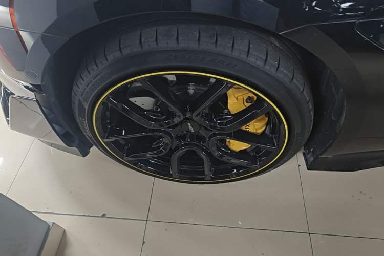 Used Xiaomi Auto SU7 Ultra 2025 Ultra Model Left Front Wheel Hub
