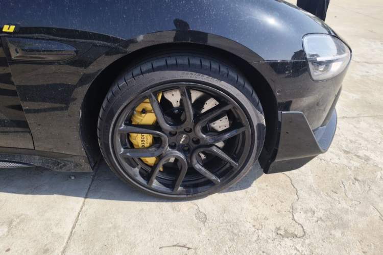 Used Xiaomi Auto SU7 Ultra 2025 Ultra Model Right Front Wheel Hub