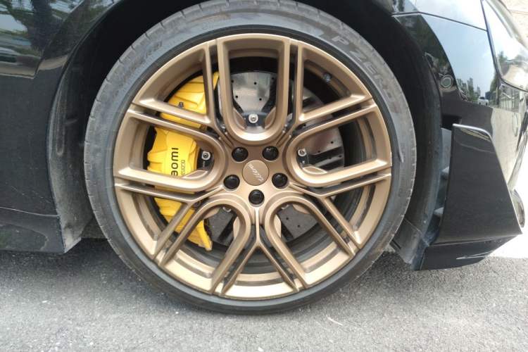 Used Xiaomi Auto SU7 Ultra 2025 Ultra Model Right Front Wheel Hub