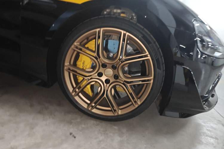 Used Xiaomi Auto SU7 Ultra 2025 Ultra Model Right Front Wheel Hub