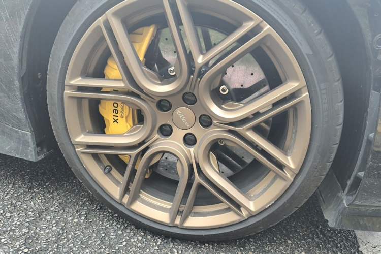 Used Xiaomi Auto SU7 Ultra 2025 Ultra Model Right Front Wheel Hub