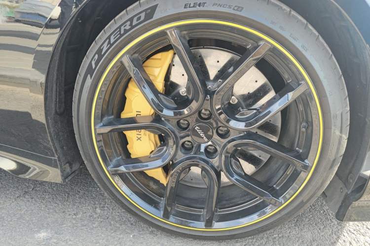 Used Xiaomi Auto SU7 Ultra 2025 Ultra Model Right Front Wheel Hub
