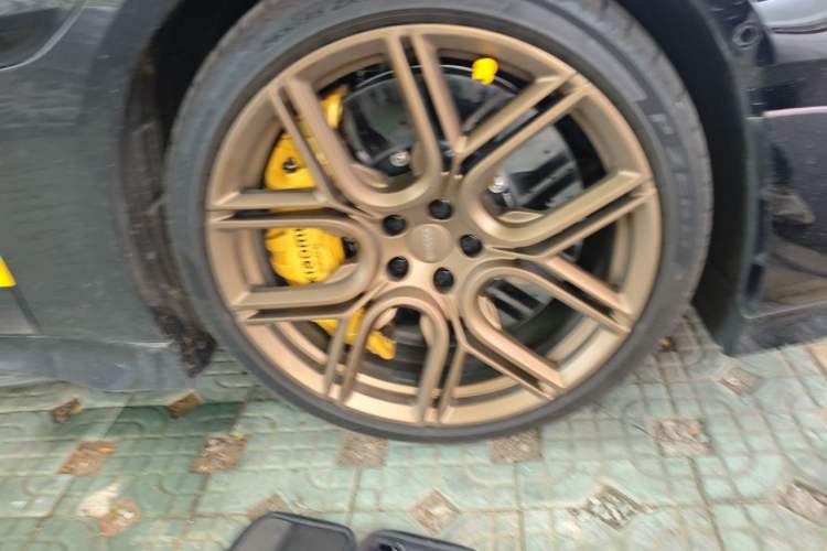 Used Xiaomi Auto SU7 Ultra 2025 Ultra Model Right Front Wheel Hub