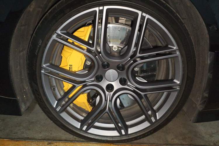 Used Xiaomi Auto SU7 Ultra 2025 Ultra Model Right Front Wheel Hub