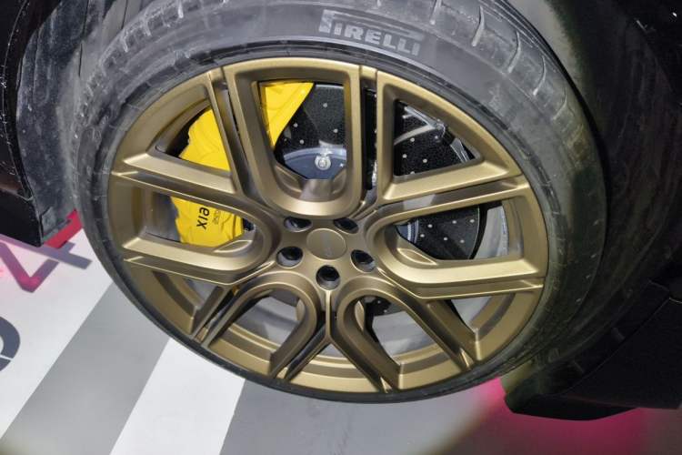 Used Xiaomi Auto SU7 Ultra 2025 Ultra Model Right Front Wheel Hub