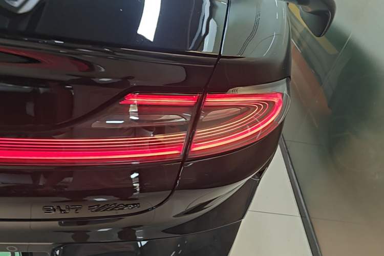 Used Xiaomi Auto SU7 Ultra 2025 Ultra Model Right Rear Taillight
