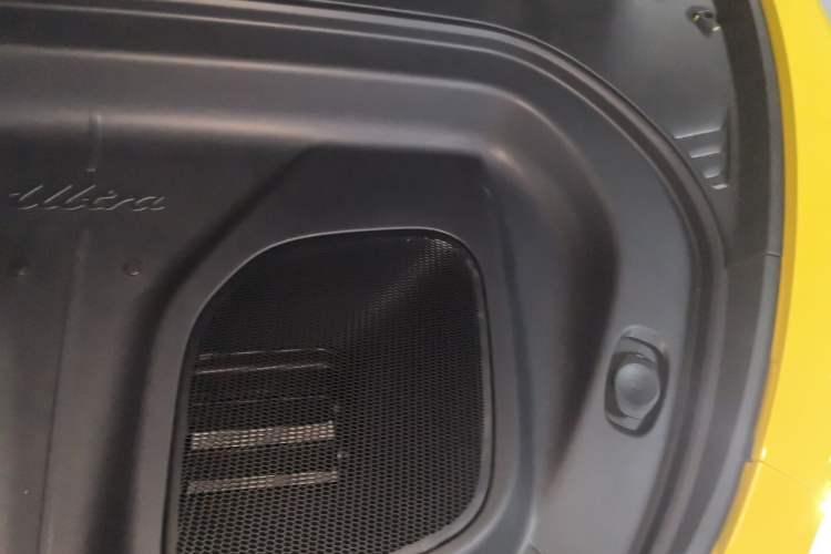 Used Xiaomi Auto SU7 Ultra 2025 Ultra Model Engine Bay Left