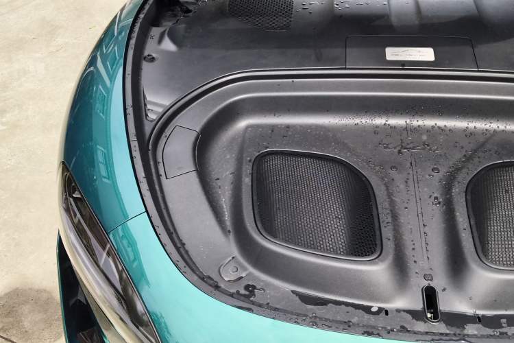 Used Xiaomi Auto SU7 Ultra 2025 Ultra Model Engine Bay Right