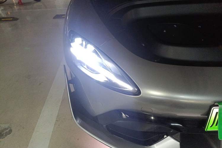 Used Xiaomi Auto SU7 Ultra 2025 Ultra Model Right Front Headlight