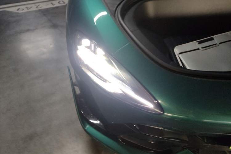 Used Xiaomi Auto SU7 Ultra 2025 Ultra Model Right Front Headlight
