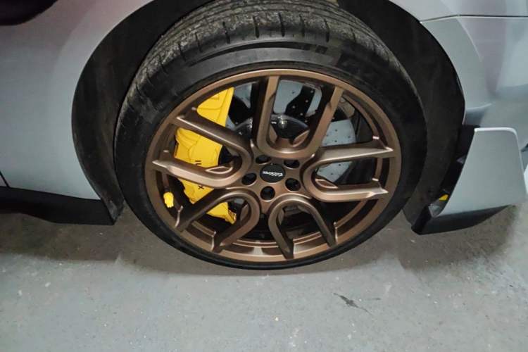 Used Xiaomi Auto SU7 Ultra 2025 Ultra Model Right Front Wheel Hub