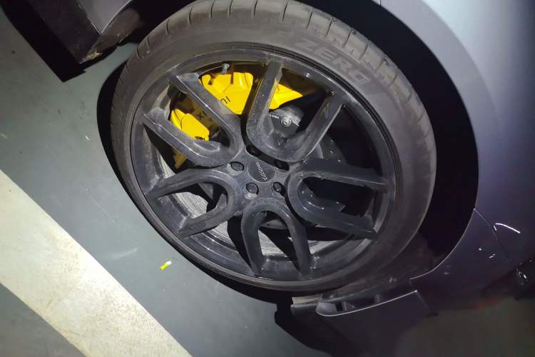 Used Xiaomi Auto SU7 Ultra 2025 Ultra Model Right Front Wheel Hub