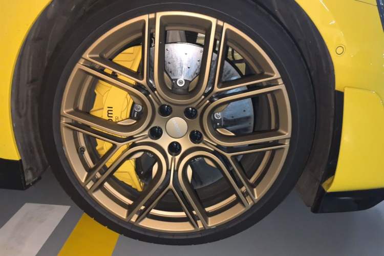 Used Xiaomi Auto SU7 Ultra 2025 Ultra Model Right Front Wheel Hub