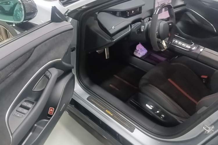 Used Xiaomi Auto SU7 Ultra 2025 Ultra Model Driver Seat