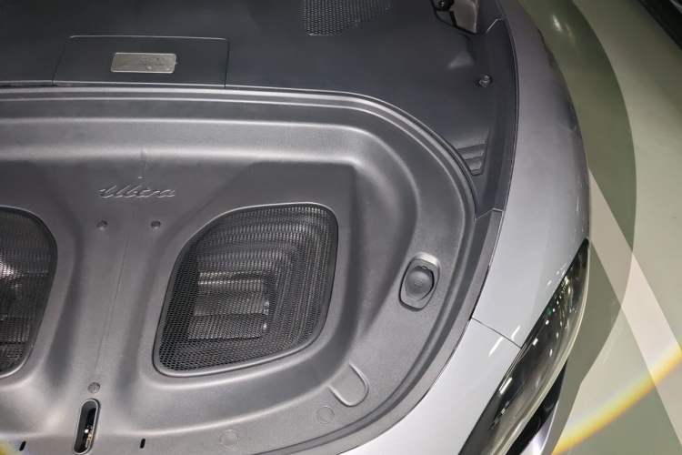 Used Xiaomi Auto SU7 Ultra 2025 Ultra Model Engine Bay Left