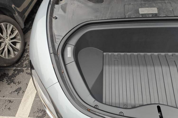 Used Xiaomi Auto SU7 Ultra 2025 Ultra Model Engine Bay Right