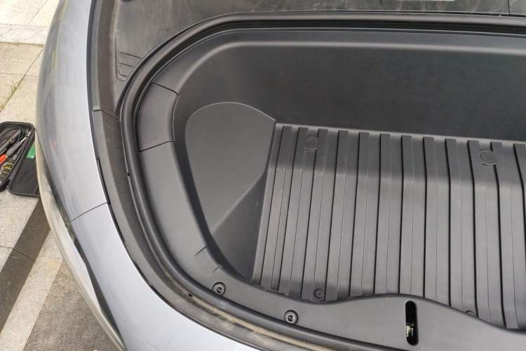 Used Xiaomi Auto SU7 Ultra 2025 Ultra Model Engine Bay Right