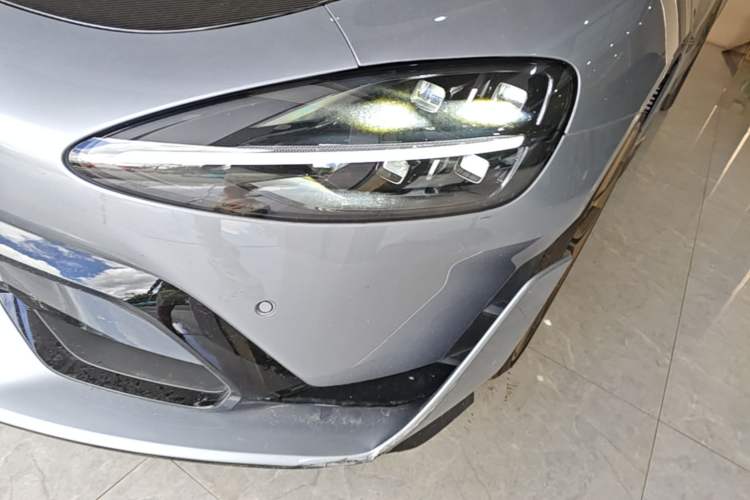 Used Xiaomi Auto SU7 Ultra 2025 Ultra Model Left Front Headlight