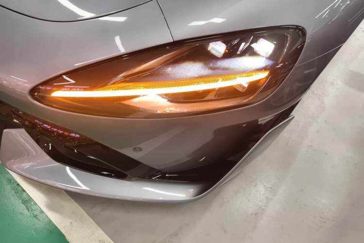 Used Xiaomi Auto SU7 Ultra 2025 Ultra Model Left Front Headlight