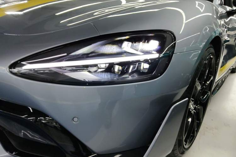 Used Xiaomi Auto SU7 Ultra 2025 Ultra Model Left Front Headlight