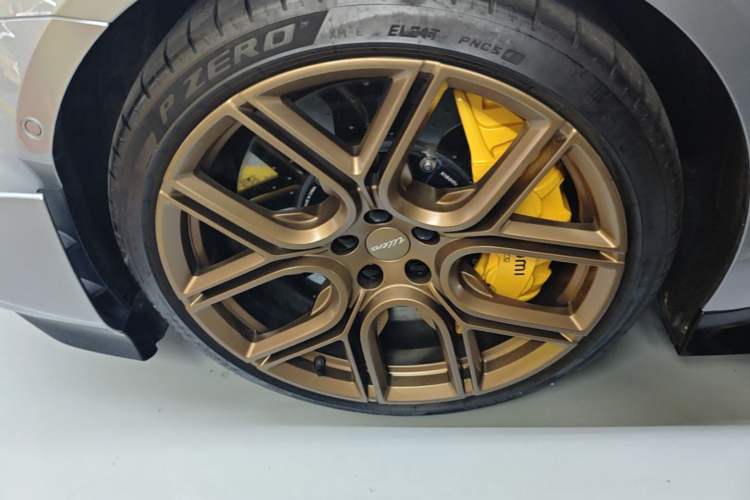 Used Xiaomi Auto SU7 Ultra 2025 Ultra Model Left Front Wheel Hub