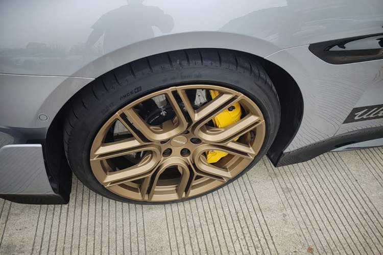 Used Xiaomi Auto SU7 Ultra 2025 Ultra Model Left Front Wheel Hub