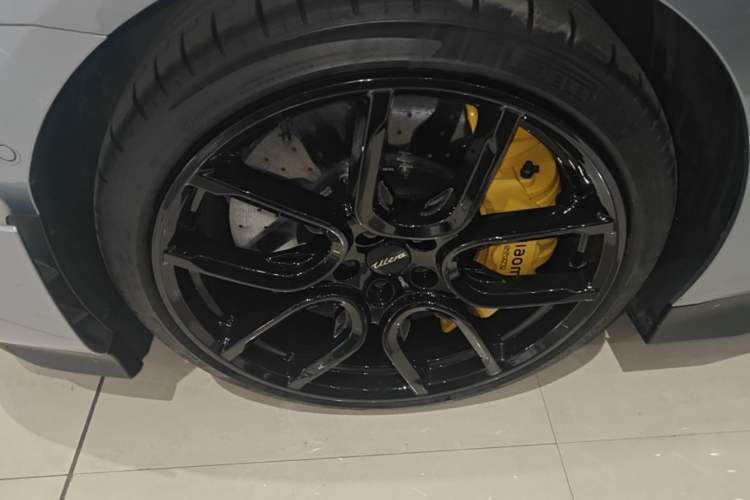 Used Xiaomi Auto SU7 Ultra 2025 Ultra Model Left Front Wheel Hub