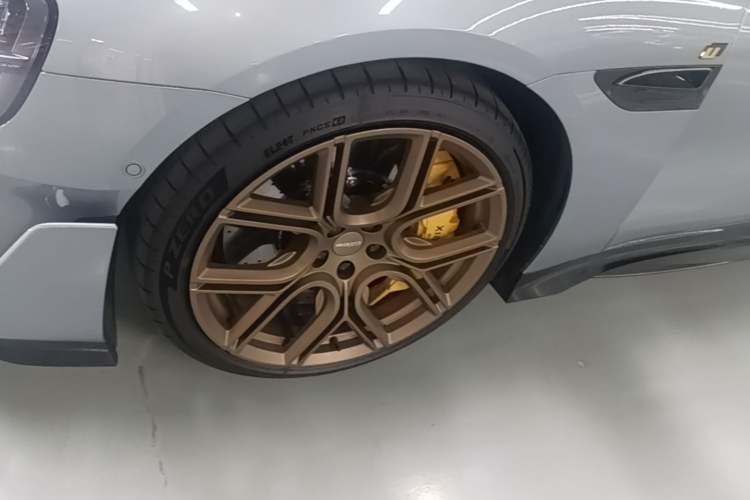 Used Xiaomi Auto SU7 Ultra 2025 Ultra Model Left Front Wheel Hub