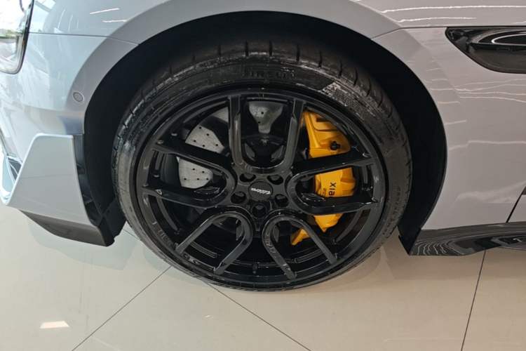 Used Xiaomi Auto SU7 Ultra 2025 Ultra Model Left Front Wheel Hub