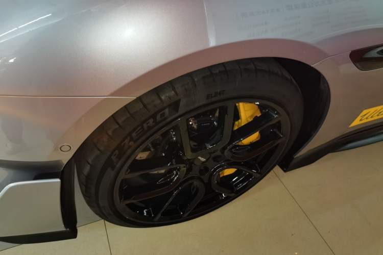 Used Xiaomi Auto SU7 Ultra 2025 Ultra Model Left Front Wheel Hub