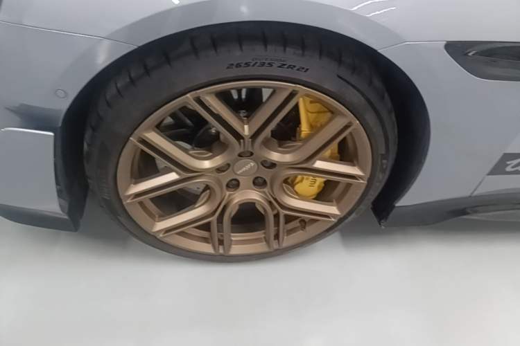 Used Xiaomi Auto SU7 Ultra 2025 Ultra Model Left Front Wheel Hub