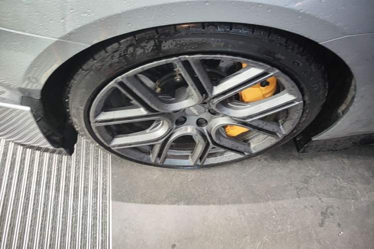 Used Xiaomi Auto SU7 Ultra 2025 Ultra Model Left Front Wheel Hub