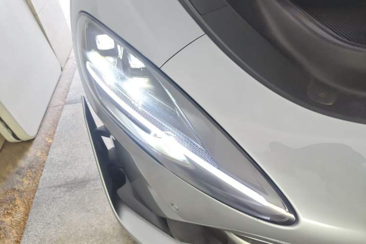 Used Xiaomi Auto SU7 Ultra 2025 Ultra Model Right Front Headlight
