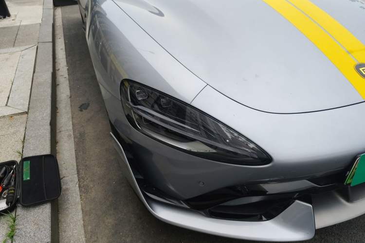 Used Xiaomi Auto SU7 Ultra 2025 Ultra Model Right Front Headlight