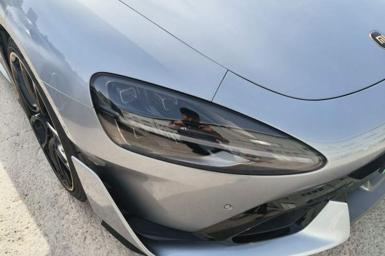 Used Xiaomi Auto SU7 Ultra 2025 Ultra Model Right Front Headlight