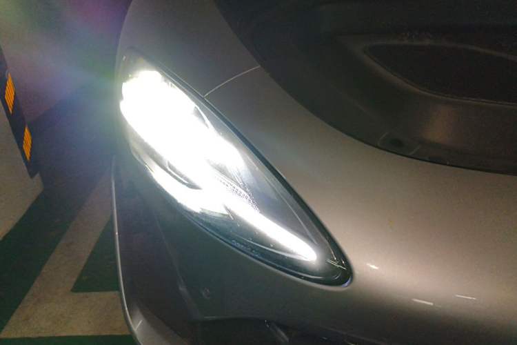 Used Xiaomi Auto SU7 Ultra 2025 Ultra Model Right Front Headlight
