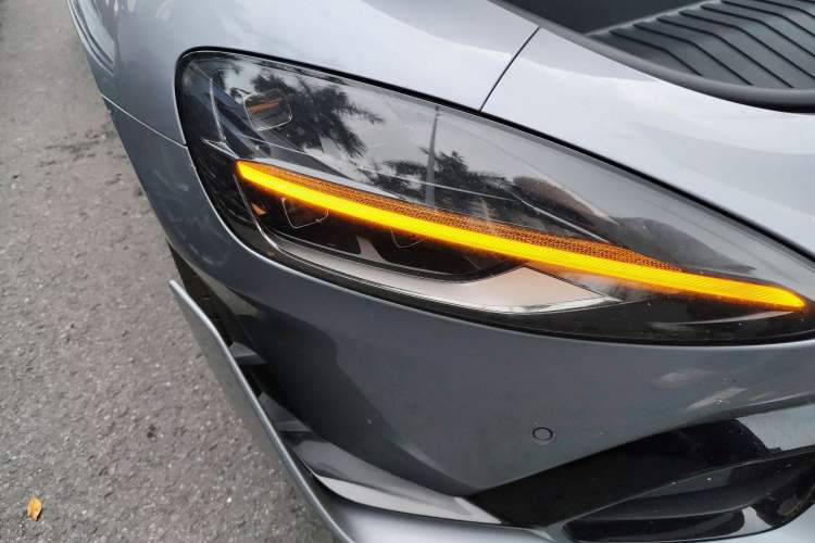 Used Xiaomi Auto SU7 Ultra 2025 Ultra Model Right Front Headlight