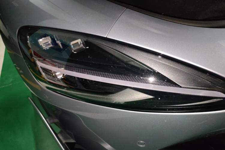 Used Xiaomi Auto SU7 Ultra 2025 Ultra Model Right Front Headlight
