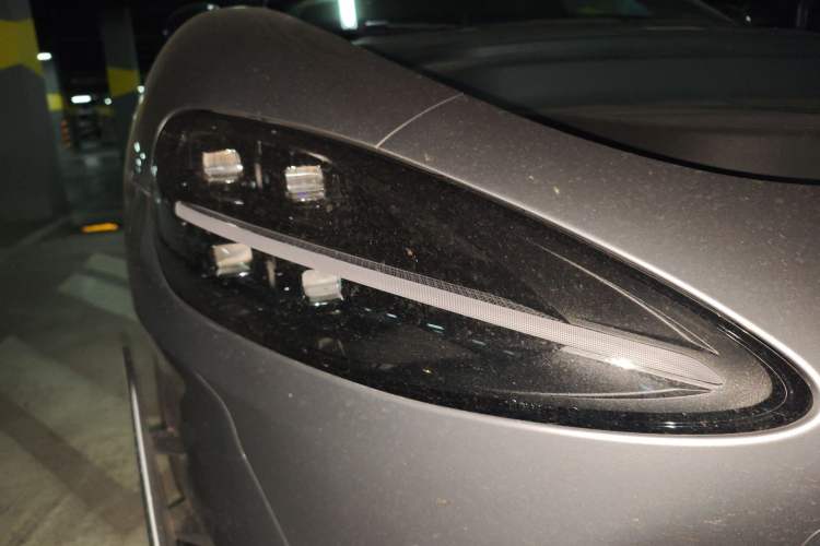 Used Xiaomi Auto SU7 Ultra 2025 Ultra Model Right Front Headlight
