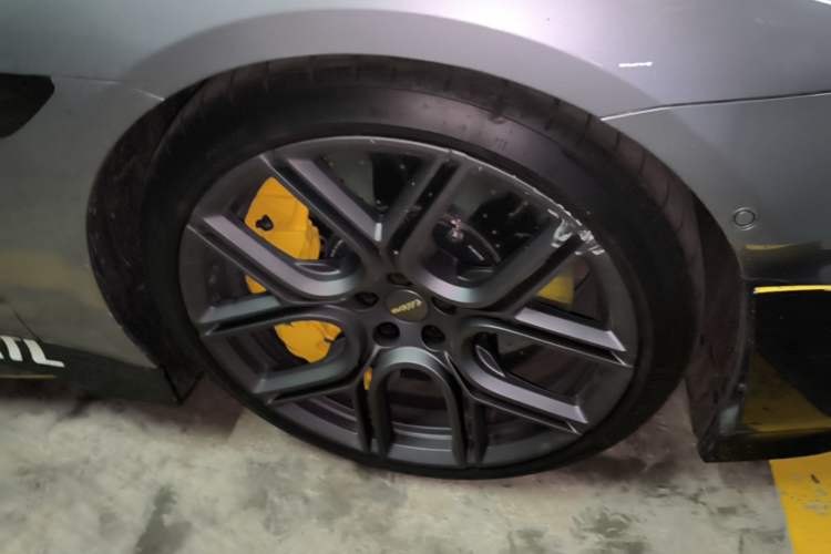 Used Xiaomi Auto SU7 Ultra 2025 Ultra Model Right Front Wheel Hub