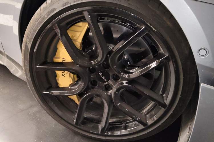 Used Xiaomi Auto SU7 Ultra 2025 Ultra Model Right Front Wheel Hub
