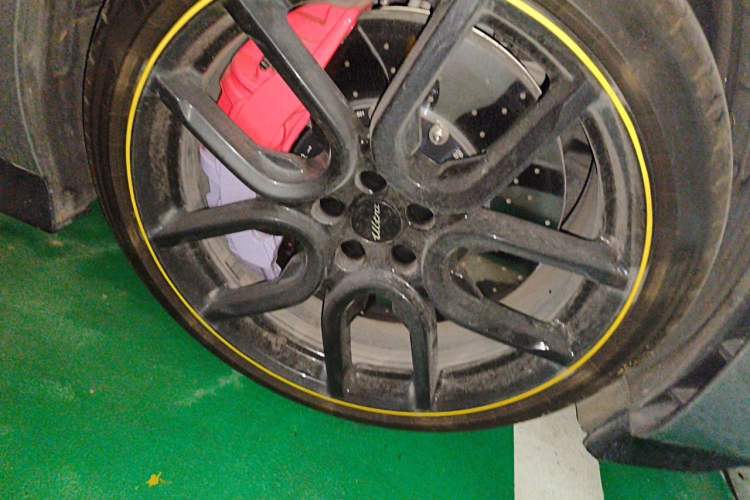 Used Xiaomi Auto SU7 Ultra 2025 Ultra Model Right Front Wheel Hub