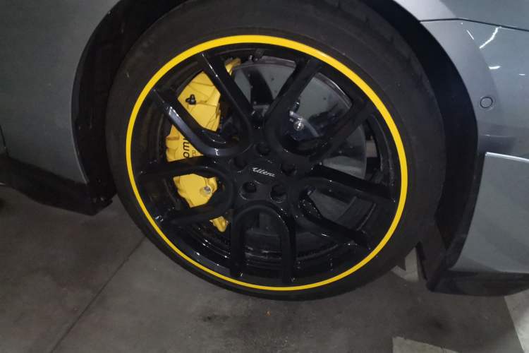 Used Xiaomi Auto SU7 Ultra 2025 Ultra Model Right Front Wheel Hub