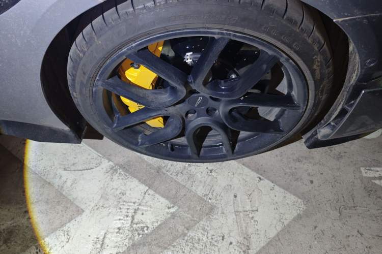 Used Xiaomi Auto SU7 Ultra 2025 Ultra Model Right Front Wheel Hub
