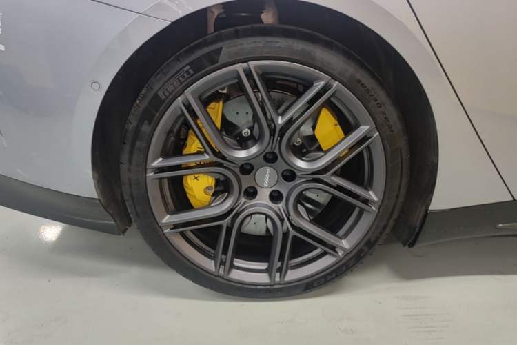 Used Xiaomi Auto SU7 Ultra 2025 Ultra Model Right Rear Wheel Hub