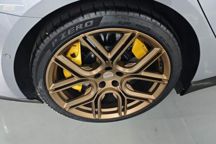 Used Xiaomi Auto SU7 Ultra 2025 Ultra Model Right Rear Wheel Hub