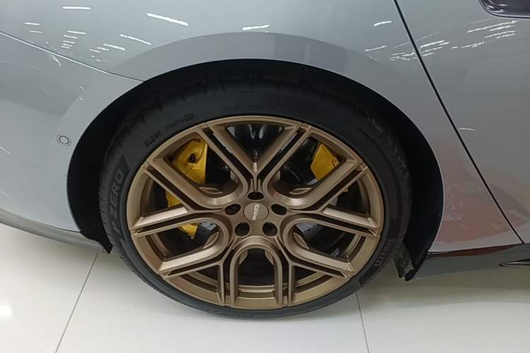 Used Xiaomi Auto SU7 Ultra 2025 Ultra Model Right Rear Wheel Hub