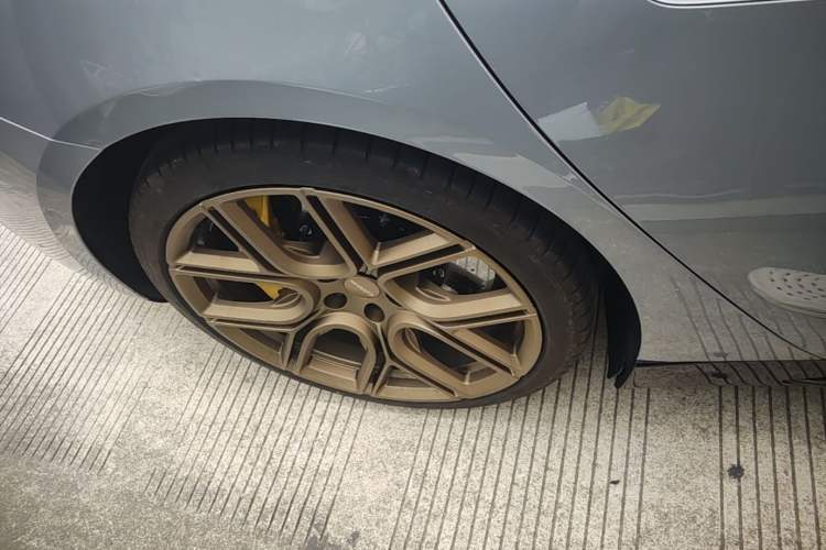 Used Xiaomi Auto SU7 Ultra 2025 Ultra Model Right Rear Wheel Hub